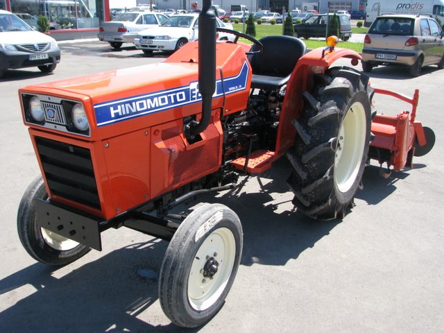 Tractor Hinomoto E262 S