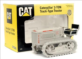 Ertl CAT 2438 Holt 2 Ton Track Type Tractor