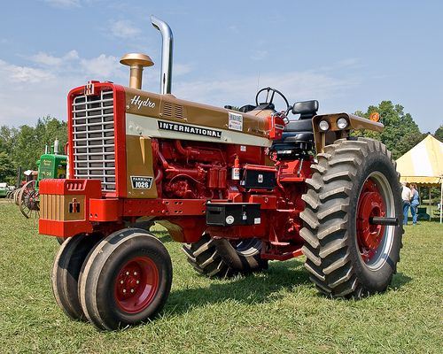 1026 golden demonstrator | Farmall, IH Tractors | Pinterest