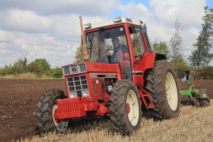 Tractor Photos - International Harvester 1056 XL.