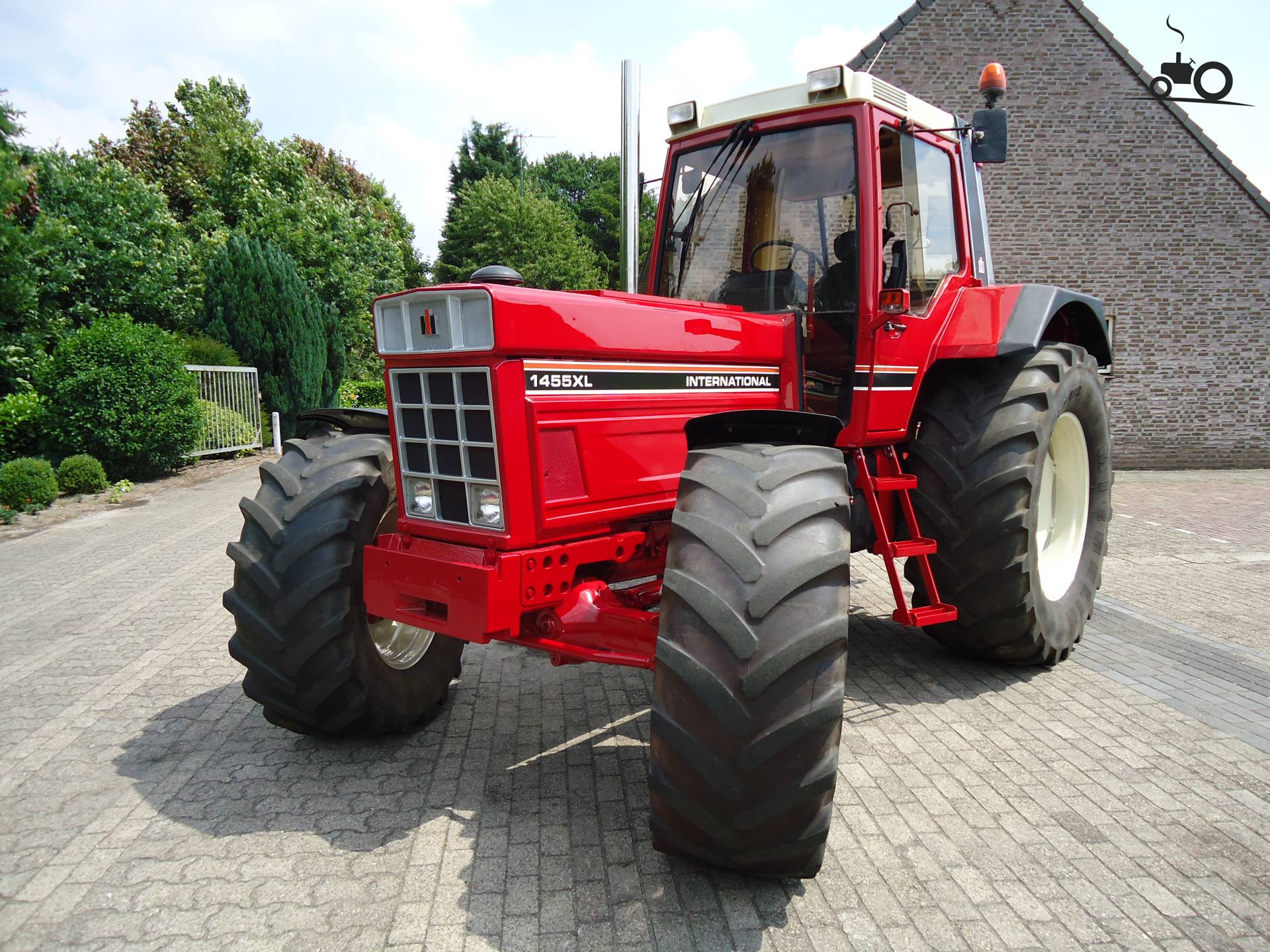 Pin International Harvester 1455 Xl Chenedol Tractor on Pinterest