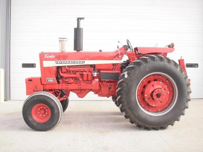 1970 International Harvester 1456 (2012-11-25) - Tractor Shed