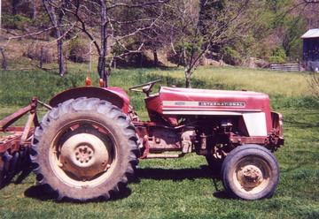 1973 International Harvester 354 - TractorShed.com