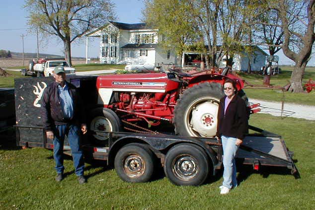 IH 354 Utility Tractor