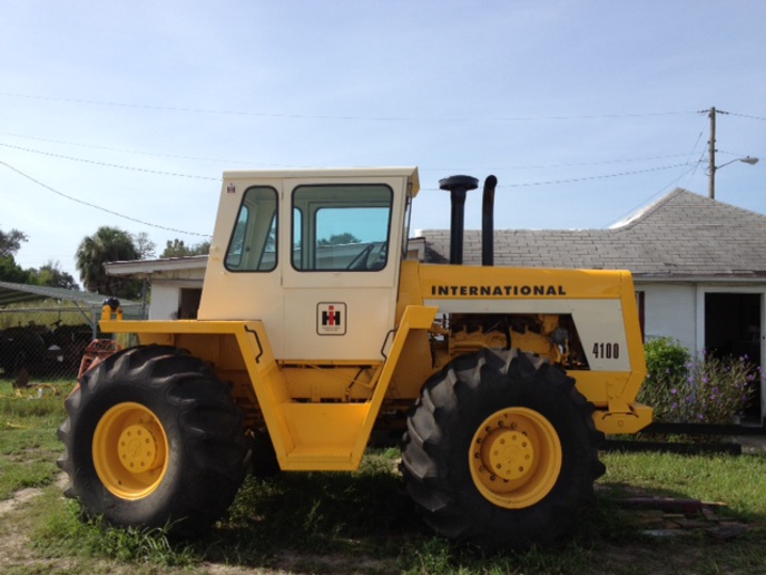 1966 International Harvester 4100 (2012-08-31) - Tractor Shed