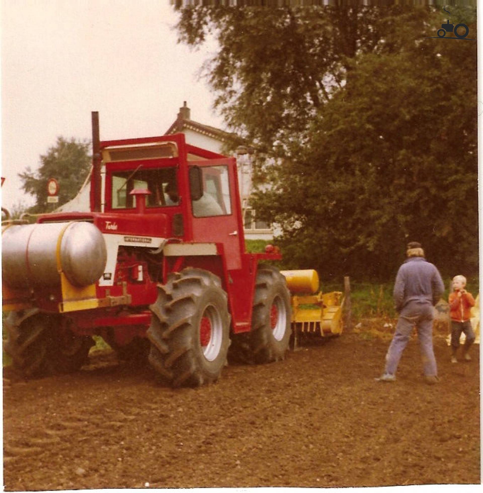 Foto van een International Harvester 4166 . 9 jaar geleden geplaatst ...