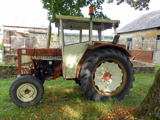 Tracteur INTERNATIONAL HARVESTER 553 (2) | Flickr - Photo Sharing!