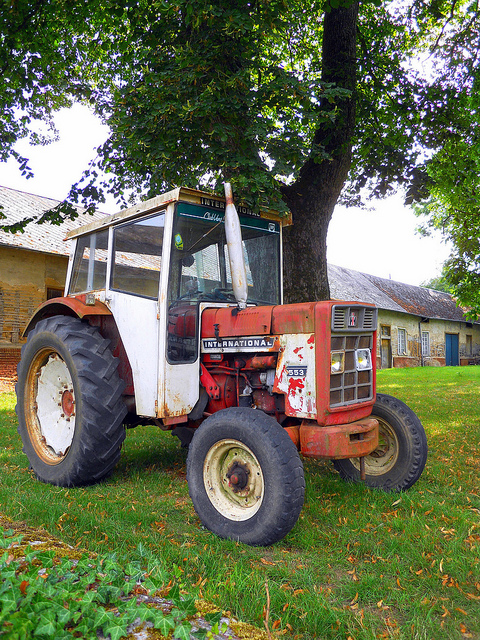Tracteur INTERNATIONAL HARVESTER 553 | Flickr - Photo Sharing!