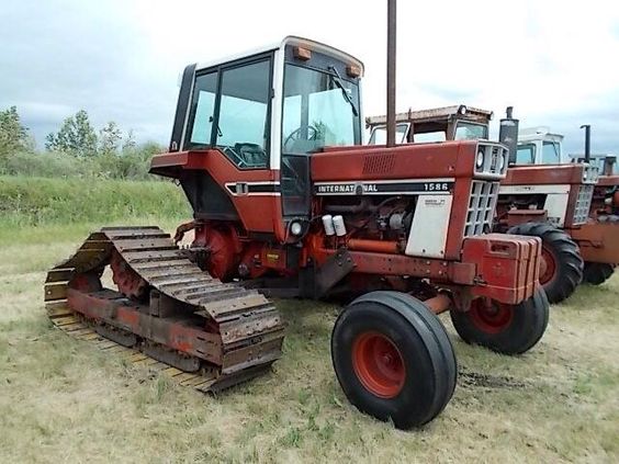 Interesting IH tractor. very clever www.titanoutletstore.com ...