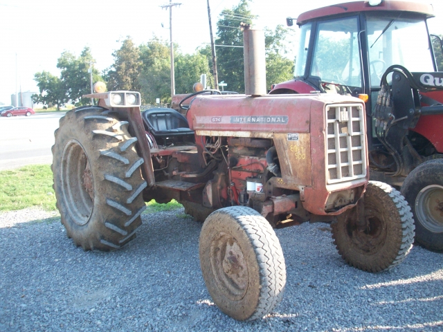 International Harvester (IH) 674 salvage tractor at Bootheel Tractor ...