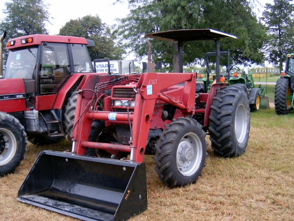 491: CASE IH 685 4WD Tractor : Lot 491