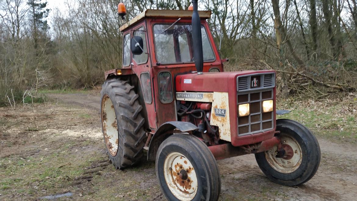 International Harvester 824 - Billeder af traktorer - Uploaded af ...