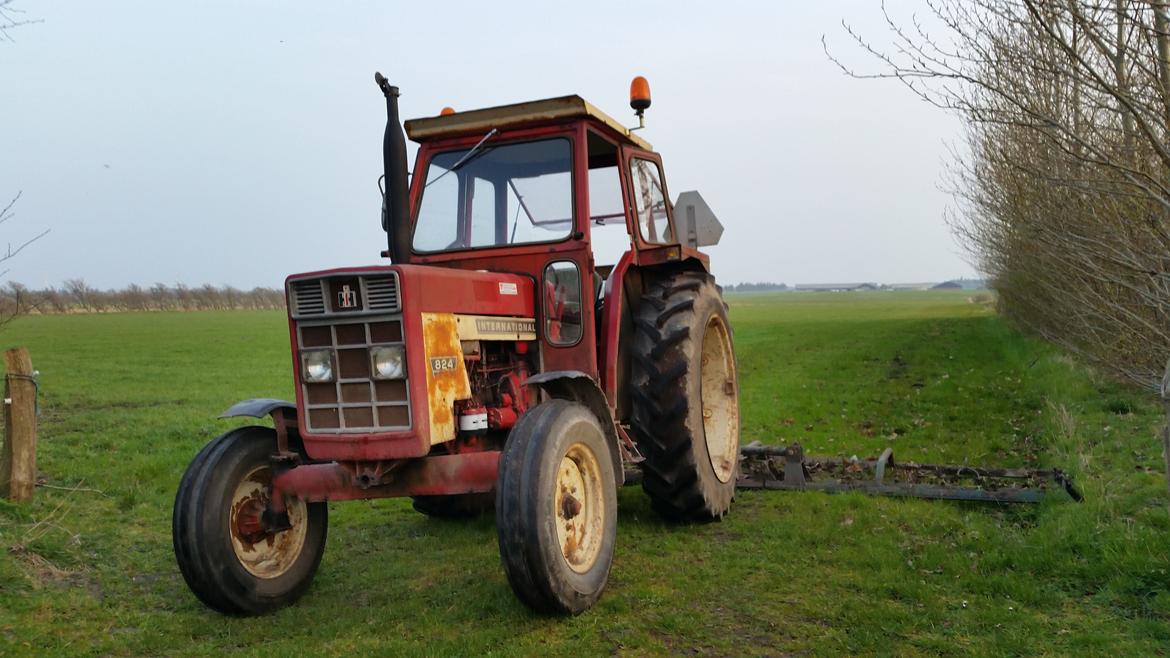 International Harvester 824 - Billeder af traktorer - Uploaded af ...