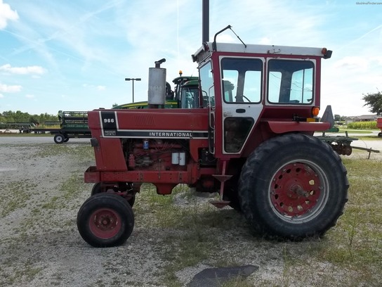1976 International Harvester 966 Tractors - Row Crop (+100hp) - John ...