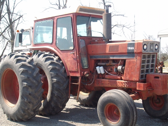 International Harvester (IH) 1566 salvage tractor at Bootheel Tractor ...
