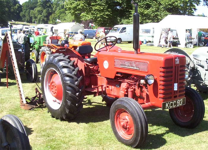 International Harvester B275 Diesel Tractor 1961