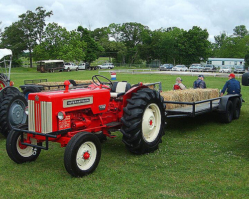1963 International B-414 Diesel Restored antique tractor