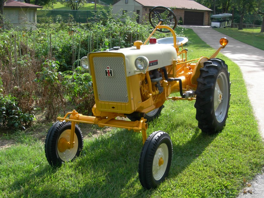 AW - International Harvester Cub Tractor