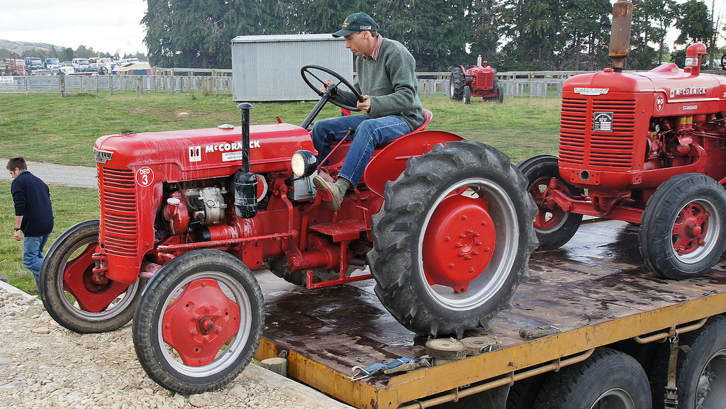 McCormick DED-3 Tractor. | Manufactured by the Nuess Works i ...