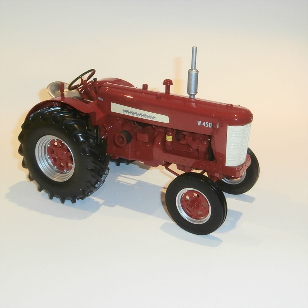International Harvester Farmall 400 Gas Single Front Tractor 1/16 by ...