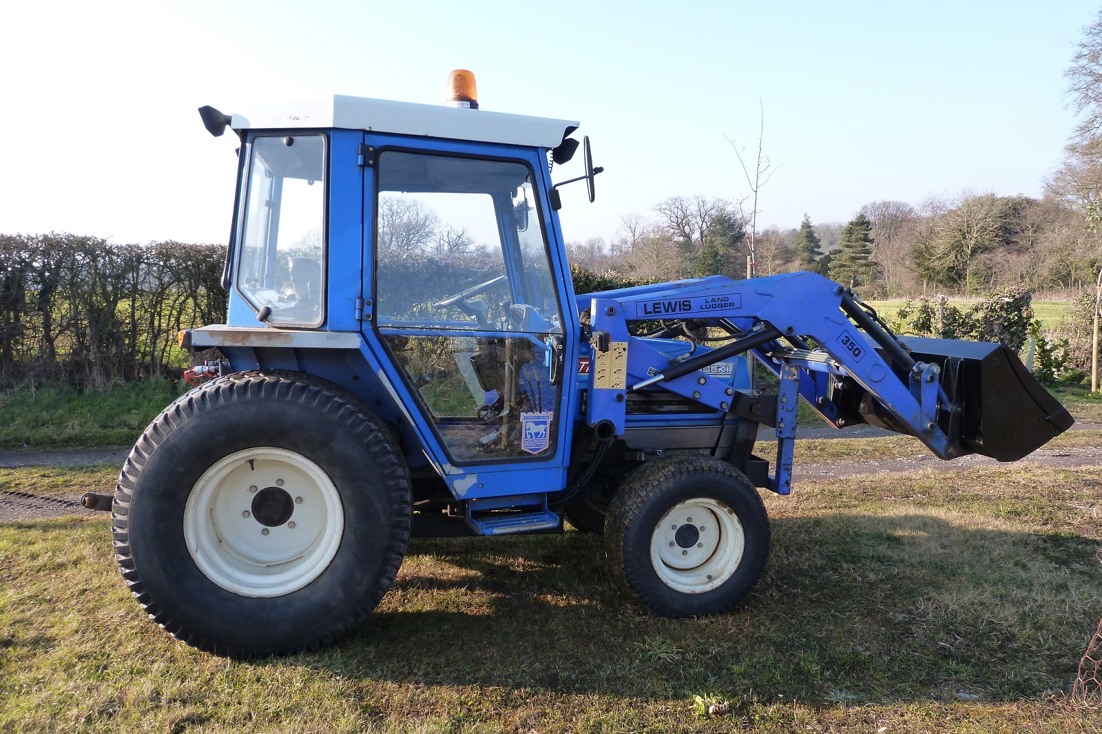 Iseki TK532 Tractor c/w Lewis Front Loader & bucket « Agrihort