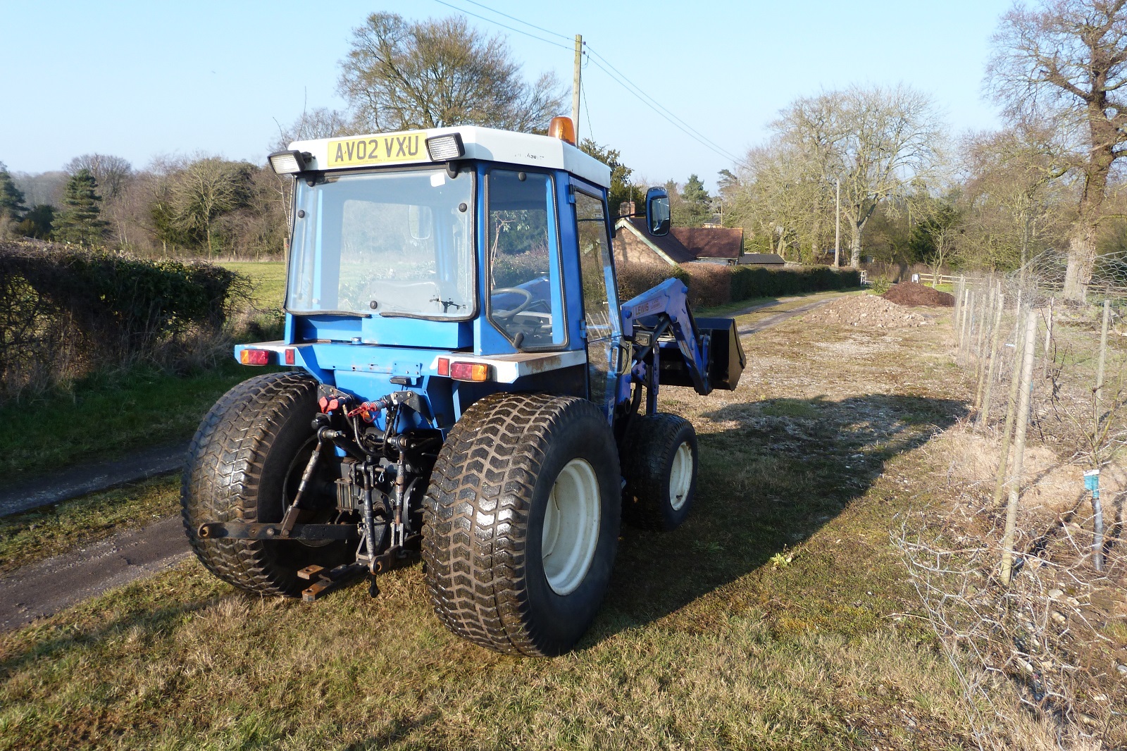 Iseki TK532 Tractor c/w Lewis Front Loader & bucket « Agrihort
