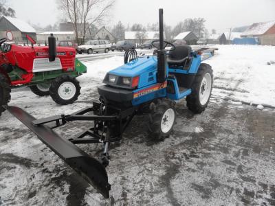 Mini traktorek ciągnik Iseki TU170 +pług do śniegu - Zdjęcie na ...