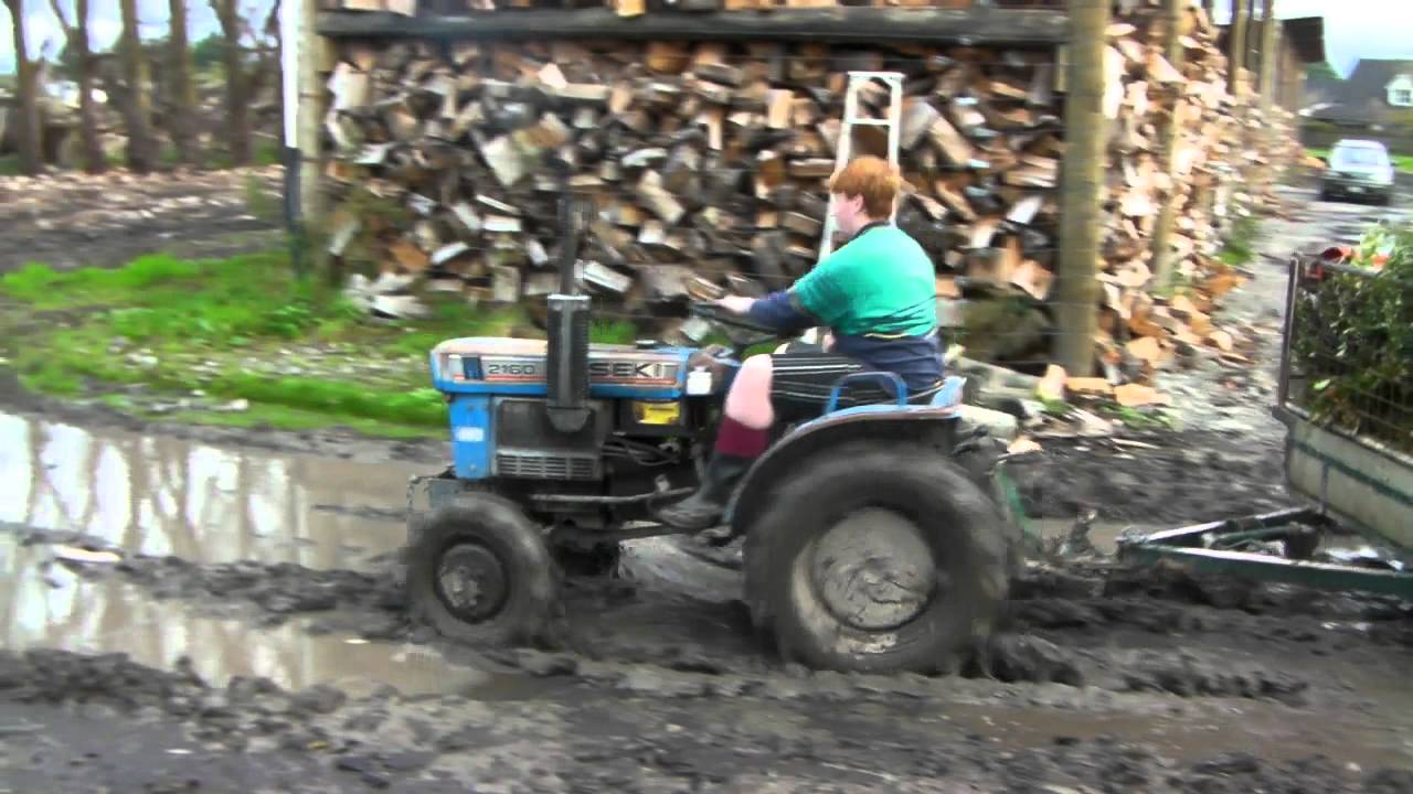 Iseki TX2160 4X4 tractor Mudding - YouTube
