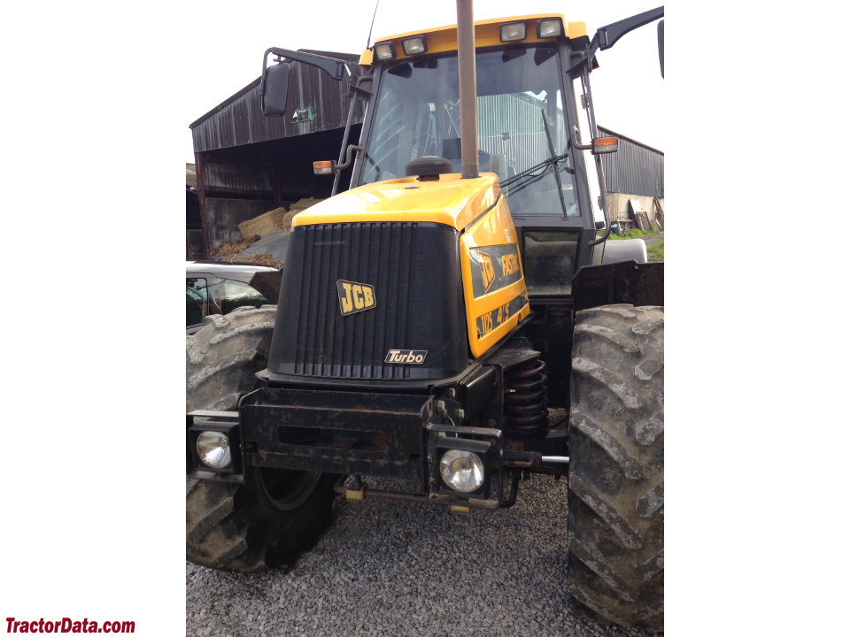 JCB Fastrac 1125, front view. Photo courtesy of Adam Handled