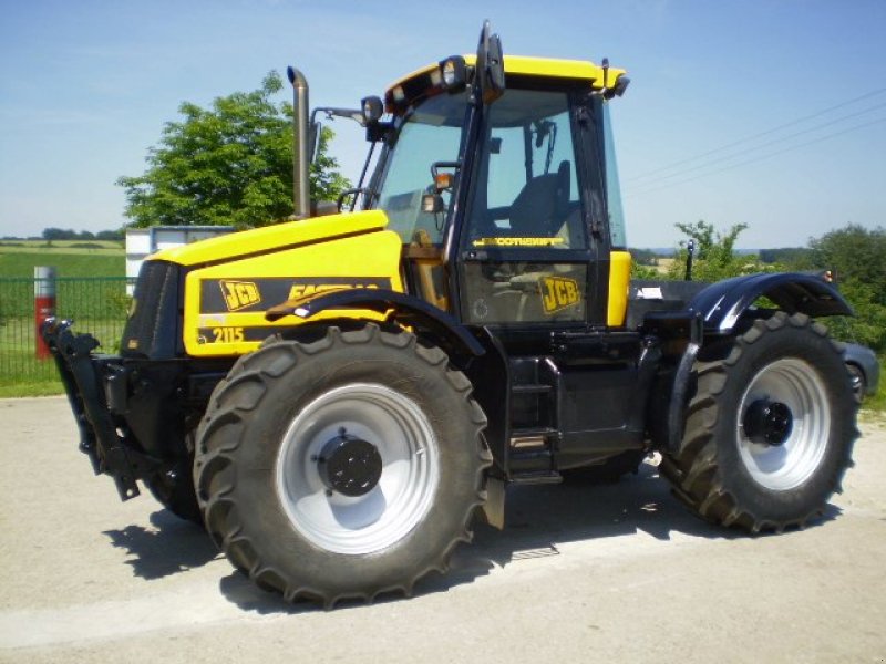 JCB Fastrac 2115 Tractor - technikboerse.com