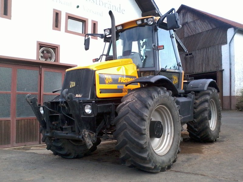 JCB Fastrac 2135 4WS Tractor - technikboerse.com