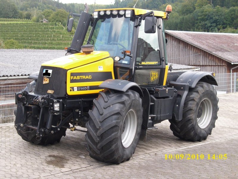 Tractor JCB Fastrac 2140 4WS - technikboerse.com