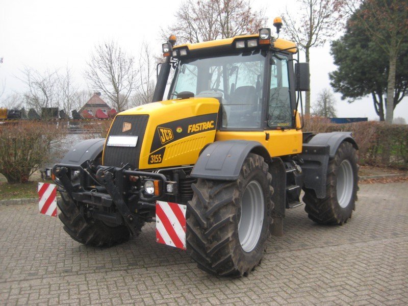 JCB Fastrac 3155 Traktor - technikboerse.com