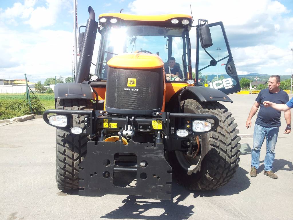 Used JCB Fastrac 3200-65 Xtra tractors Year: 2012 for sale - Mascus ...