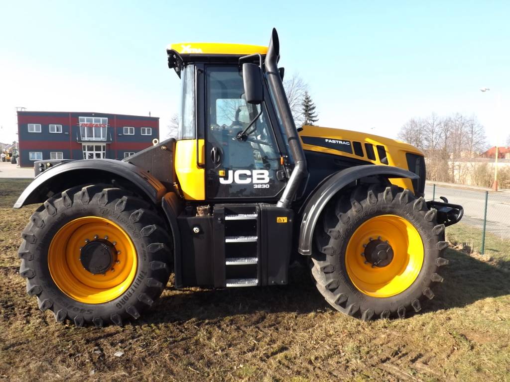 Used JCB Fastrac 3230 Xtra tractors Year: 2015 Price: $140,822 for ...