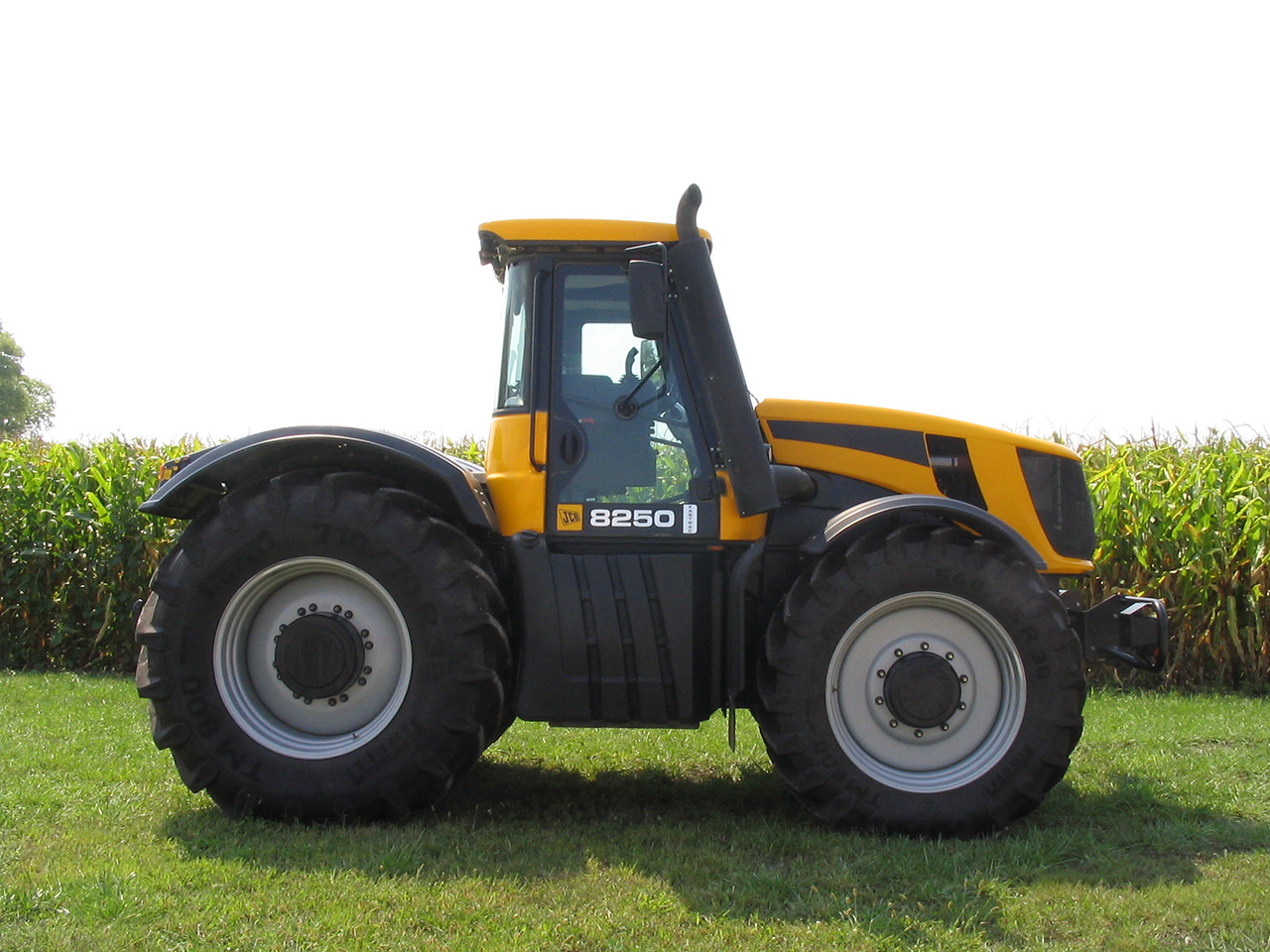 JCB Fastrac 8250 photos - PhotoGallery with 7 pics| CarsBase.com