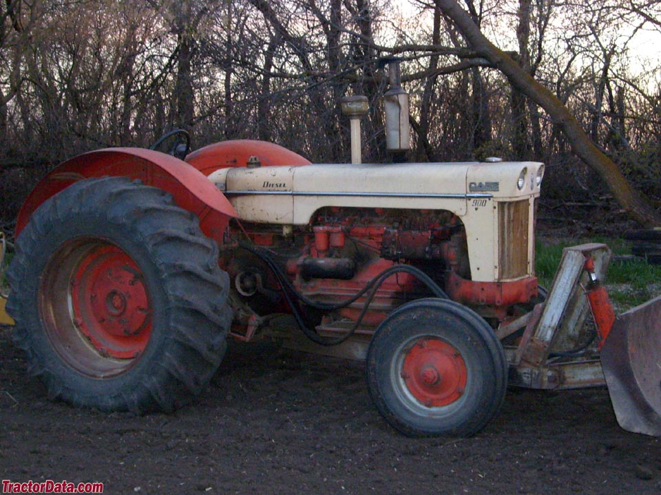 TractorData.com J.I. Case 900-B tractor photos information