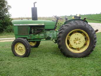 Used Farm Tractors for Sale: 820 John Deere 3 Cyl. Diesel ...