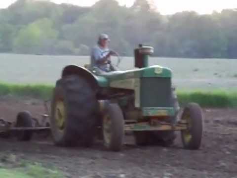 John Deere 830 2 cylinder tractor and field work - YouTube