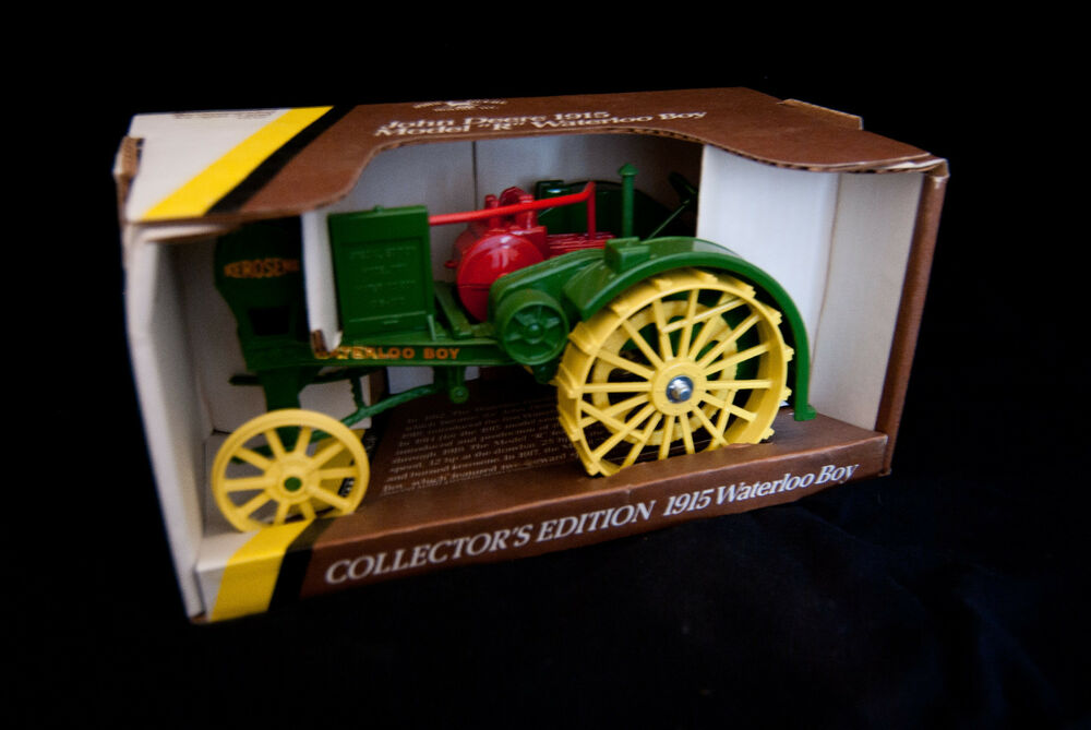 New John Deere Toy Tractor 1915 Model R 