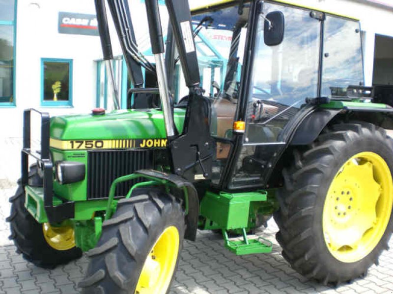 John Deere 1750 Traktor - technikboerse.com