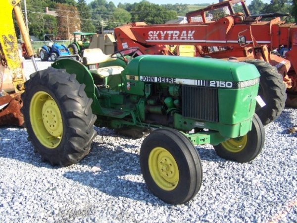 4373: John Deere 2150 Utility Tractor : Lot 4373