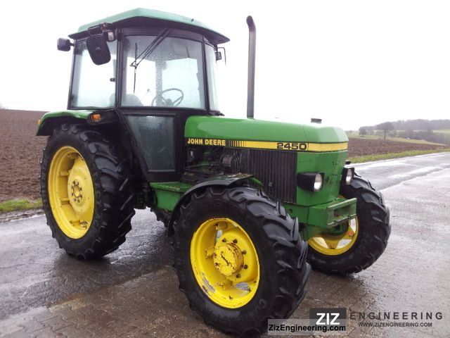 1989 John Deere 2450 Agricultural vehicle Tractor photo 1