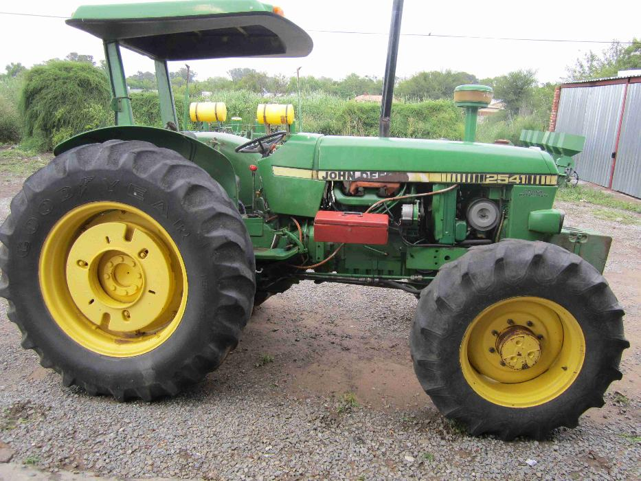 John Deere 2541 Tractor 80s Model / R85 000 +vat Kroonstad • olx.co ...