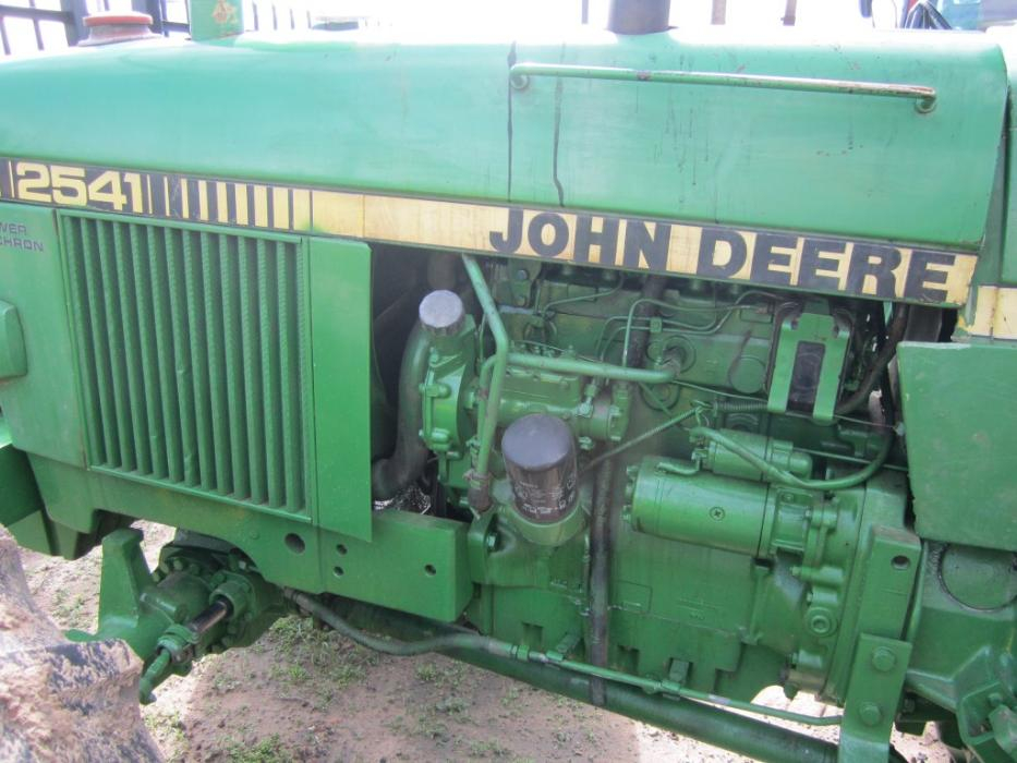 John Deere 2541 Tractor 80s Model Kroonstad • olx.co.za