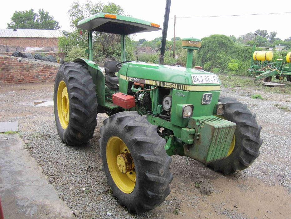 John Deere 2541 Tractor 80s Model / R90 000 +vat Kroonstad • olx.co ...
