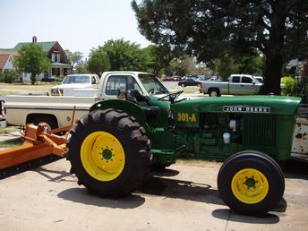 75 John Deere 301A - TractorShed.com