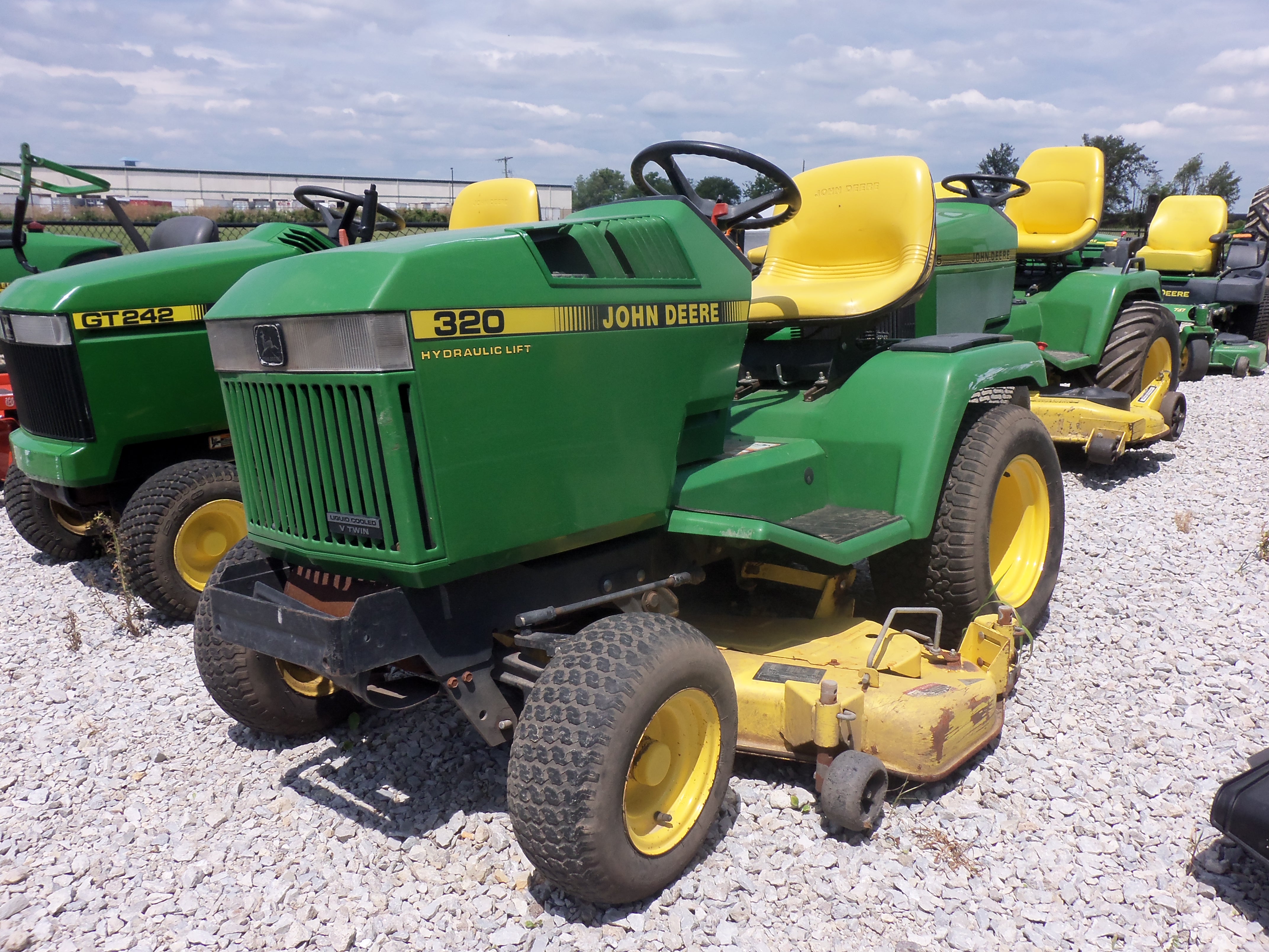 John Deere 320 lawn & garden tractor | John Deere equipment | Pinter ...