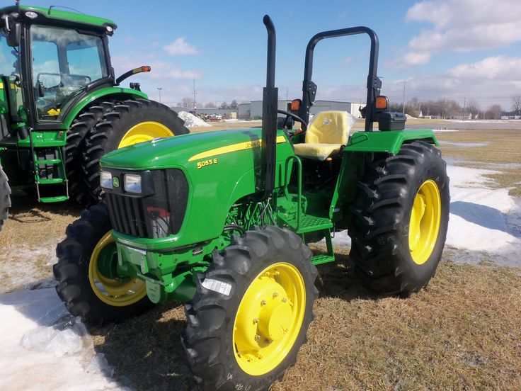 John Deere 5055E utility tractor | Tri Green Tractor in Flora | Pinte ...