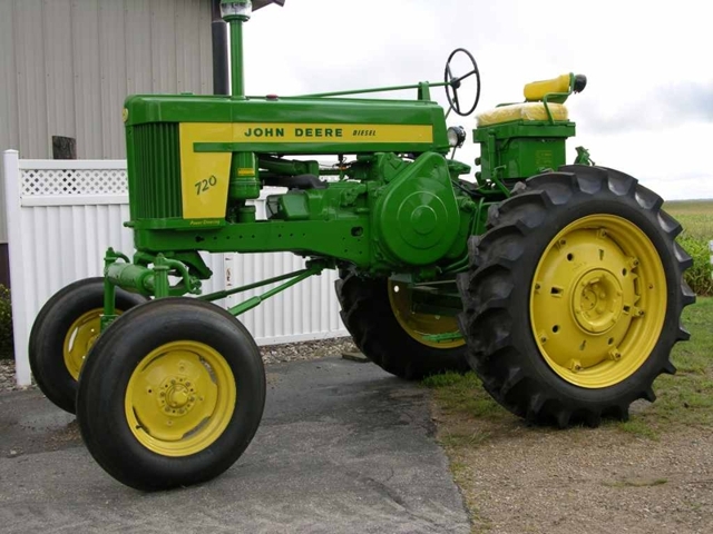 LARGE JOHN DEERE COMPLETLEY RESTORED COLLECTOR TRACTOR AUCTION FROM ...